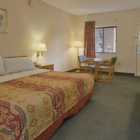 Days Inn By Wyndham Morehead Εξωτερικό φωτογραφία