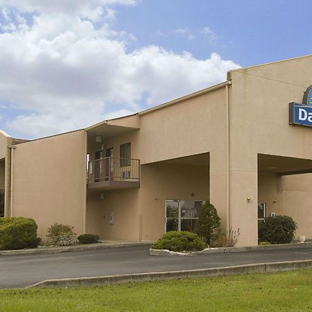 Days Inn By Wyndham Morehead Εξωτερικό φωτογραφία