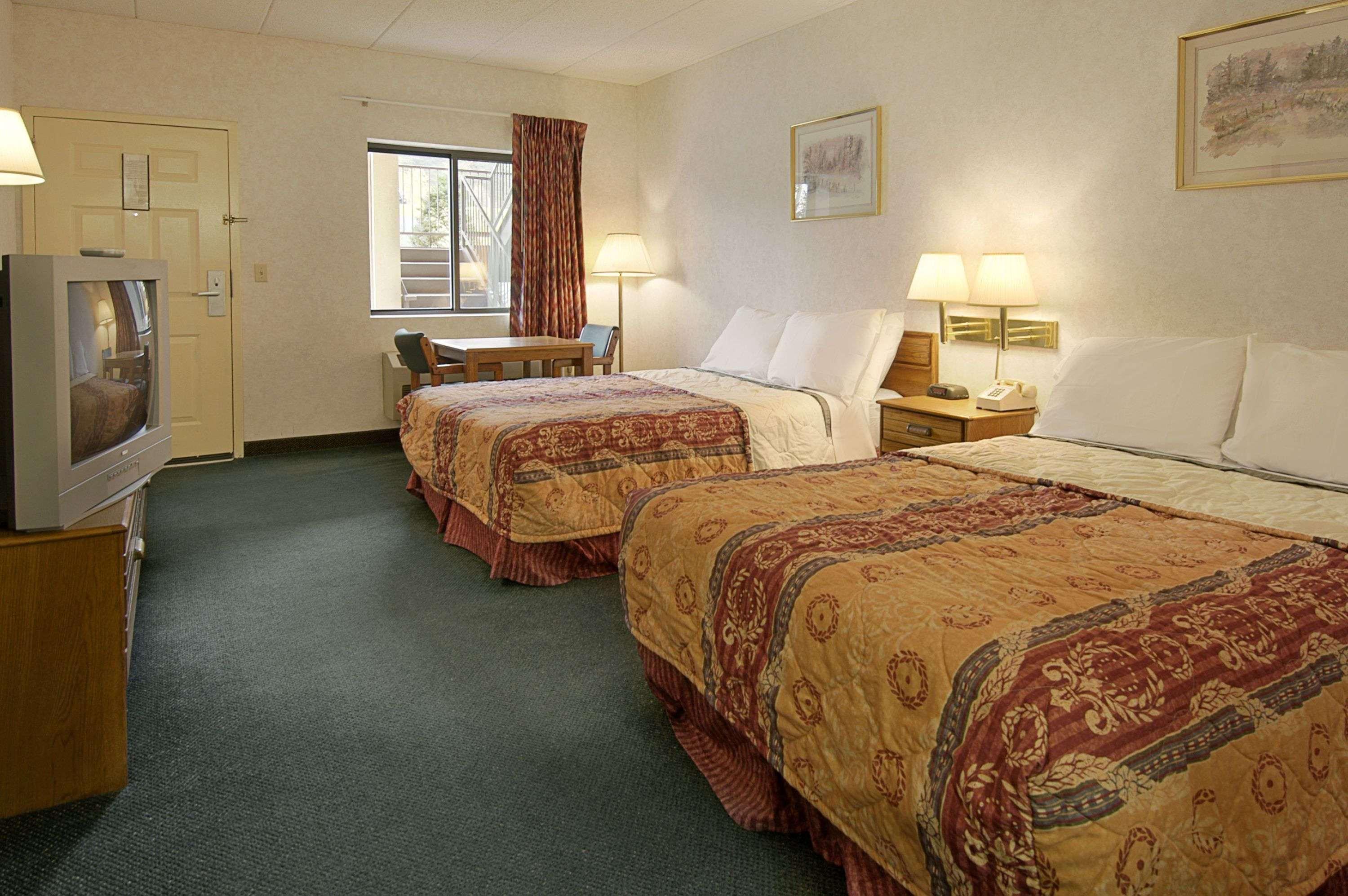Days Inn By Wyndham Morehead Εξωτερικό φωτογραφία