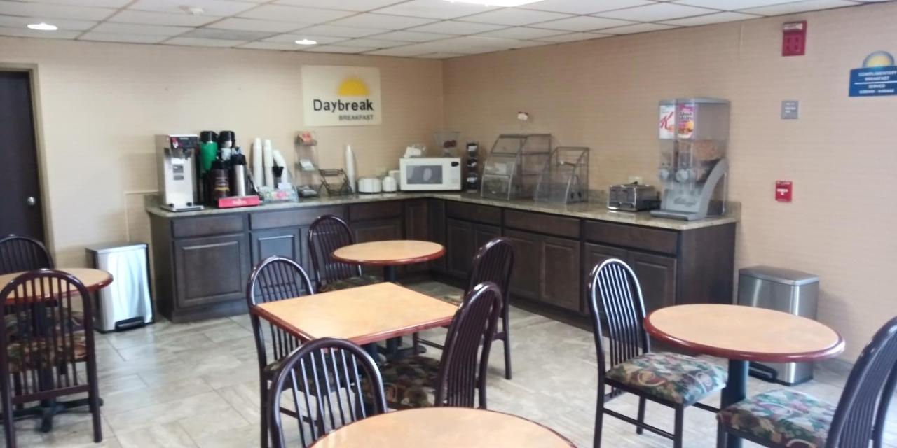 Days Inn By Wyndham Morehead Εξωτερικό φωτογραφία